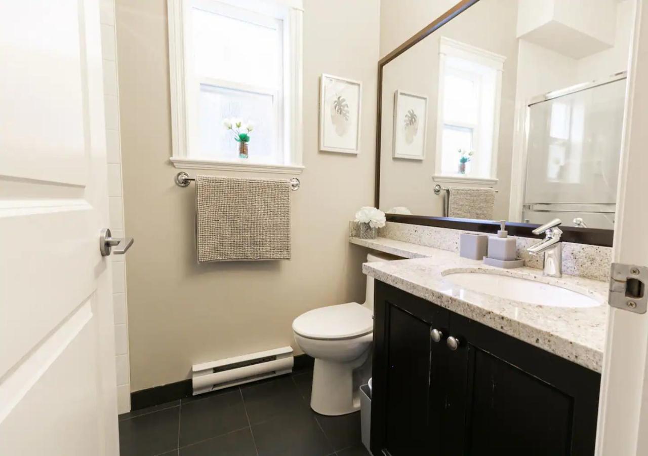 Bellamy Manor Large Home With 5Beds! In Langford Victoria Exterior photo